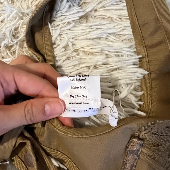 Orseund Iris • Lace trimmed bralette in dark khaki - Picture 9 of 9